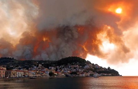 Grecia continua a bruciare, Rodi e Corfù in fiamme: 